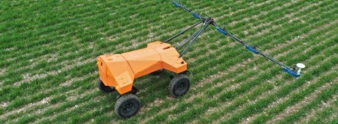 Small Robot Company launches robot services to 50 farms